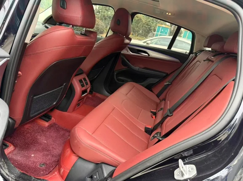 宝马X4 后面外观三