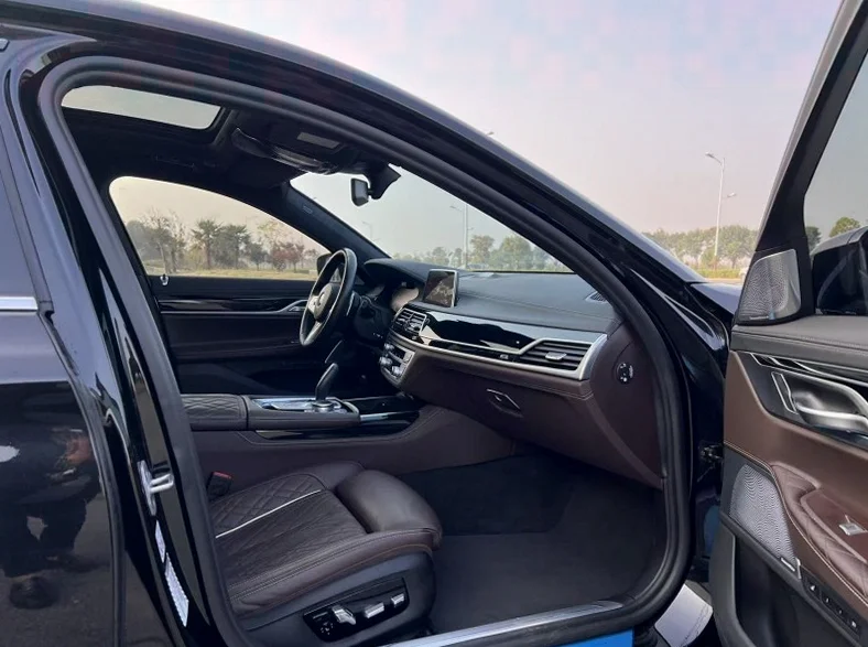 宝马7系 后面外观三