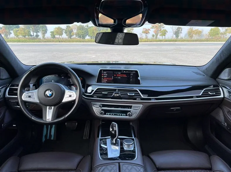 宝马7系 内饰前排