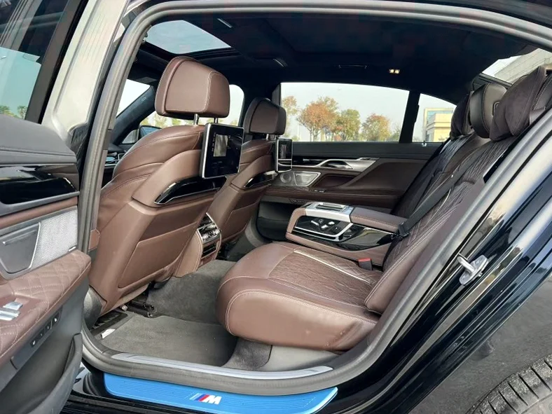 宝马7系 后面外观二