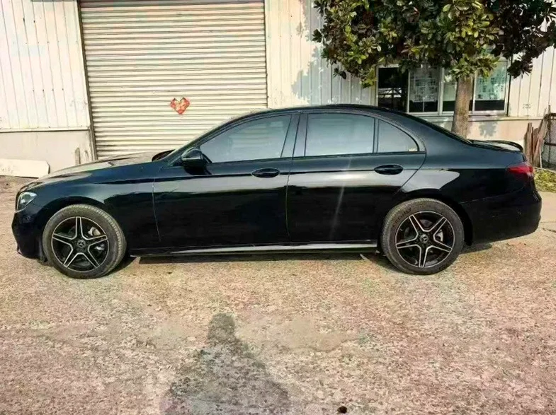 奔驰E 内饰后排