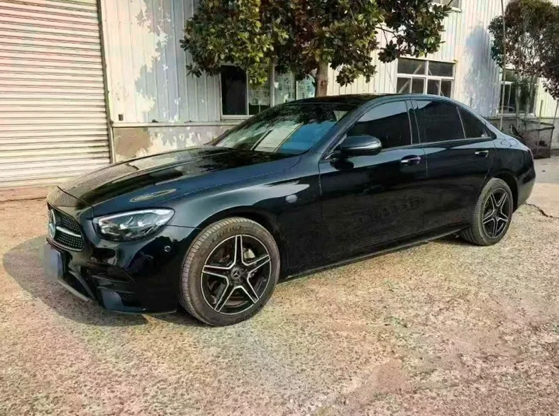 奔驰E 正面外观三