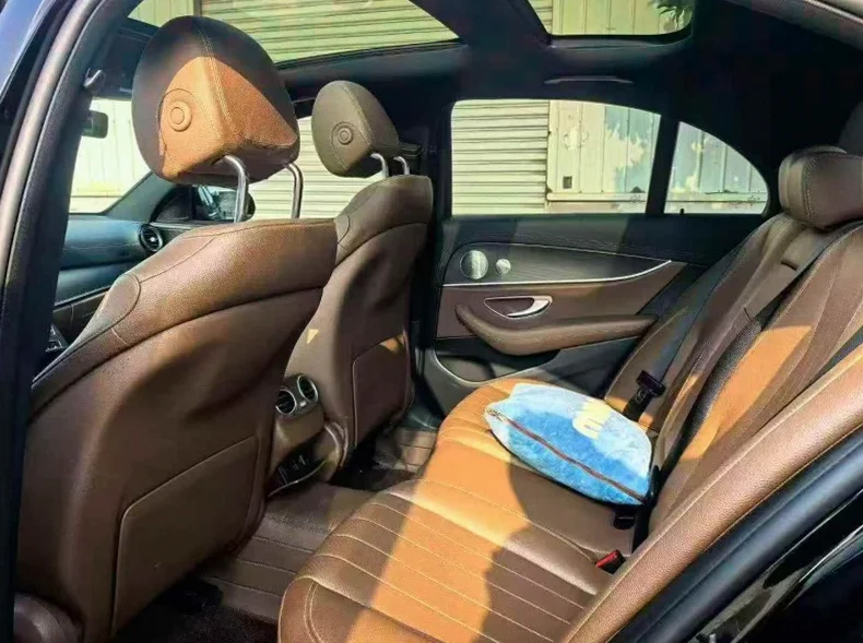 奔驰E 后面外观三