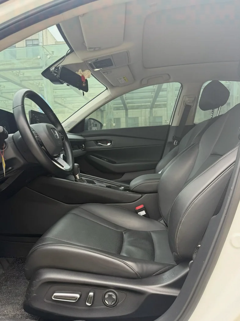 本田英诗派 内饰前排