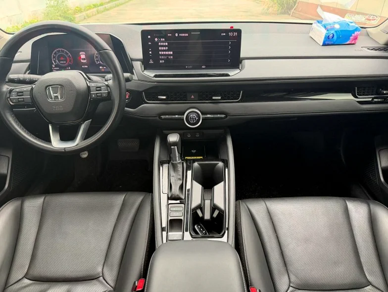 本田英诗派 内饰后排