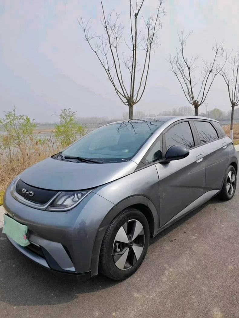 比亚迪海豚 正面外观二