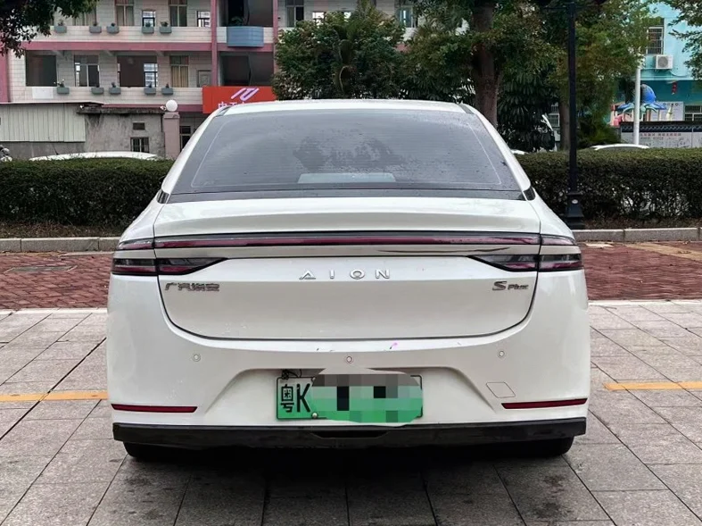 传祺埃安S 内饰后排