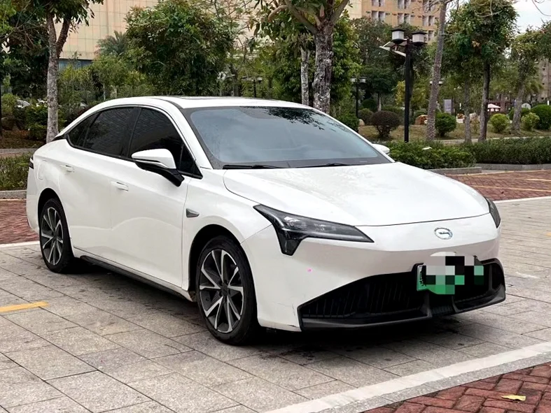 传祺埃安S 正面外观二