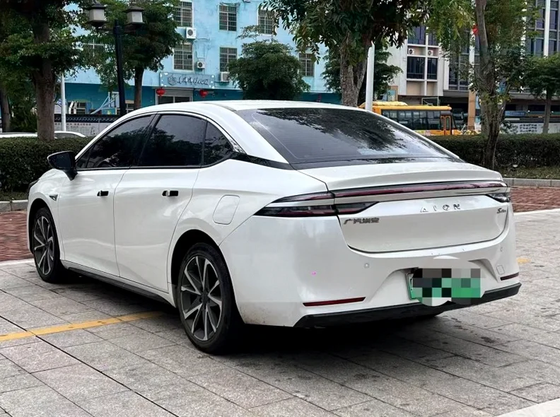 传祺埃安S 内饰前排