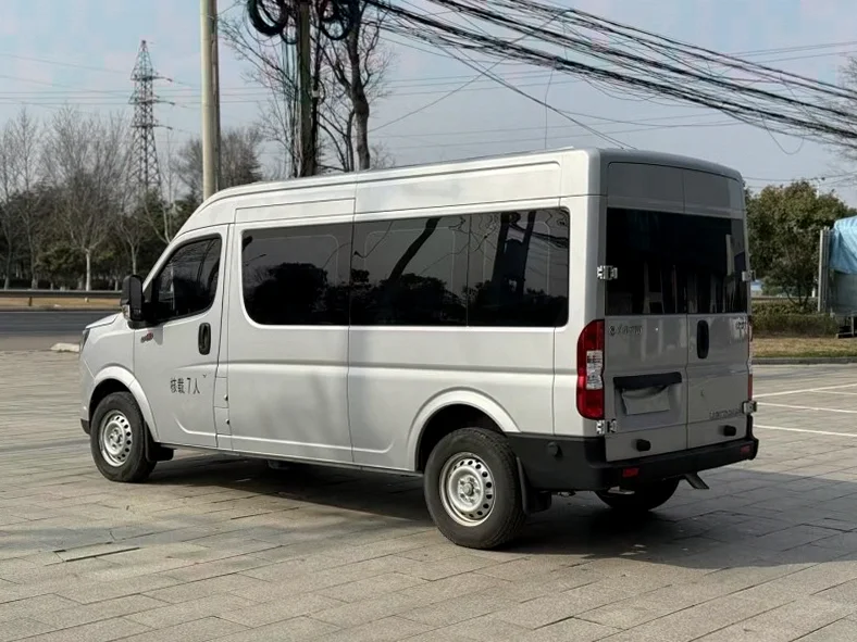 东风御风 后面外观一