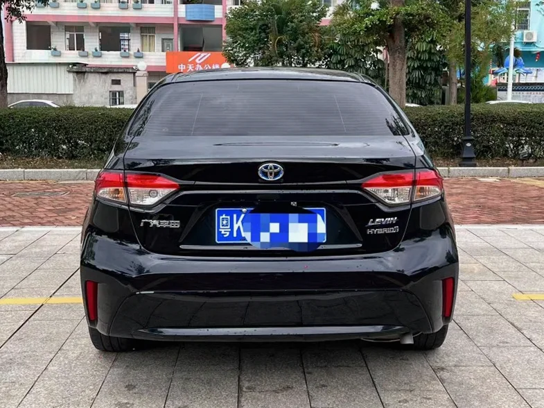 丰田雷凌 驾驶室