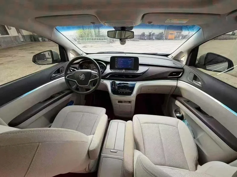 别克GL8 后面外观三