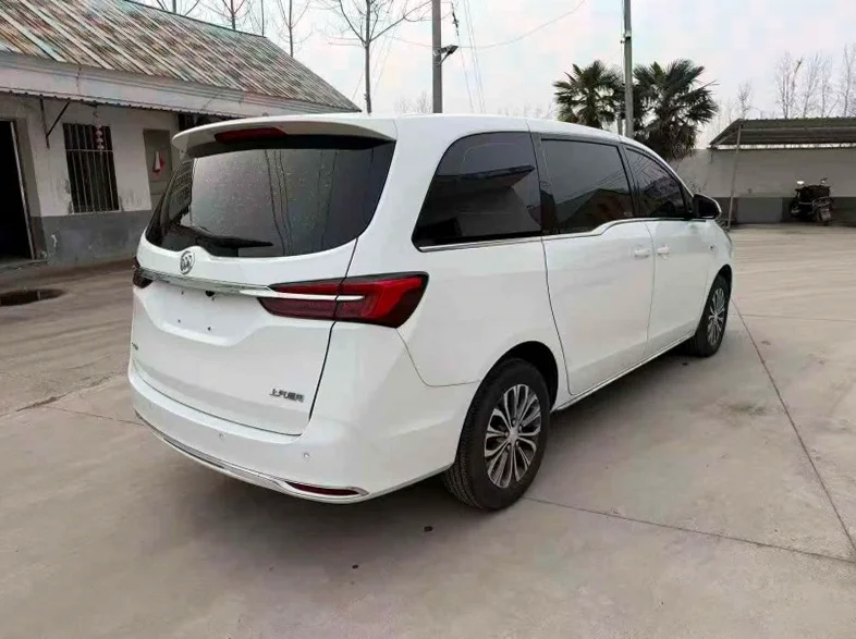 别克GL8 内饰后排