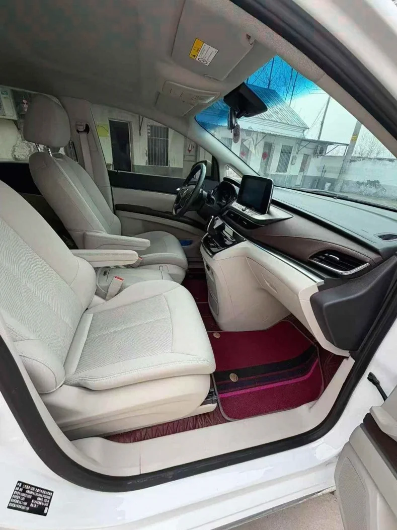 别克GL8 后面外观二