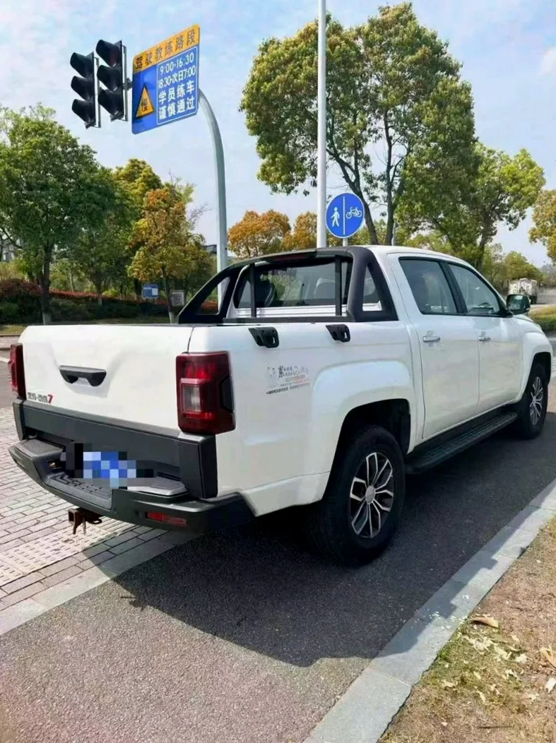 江铃域虎 后面外观一