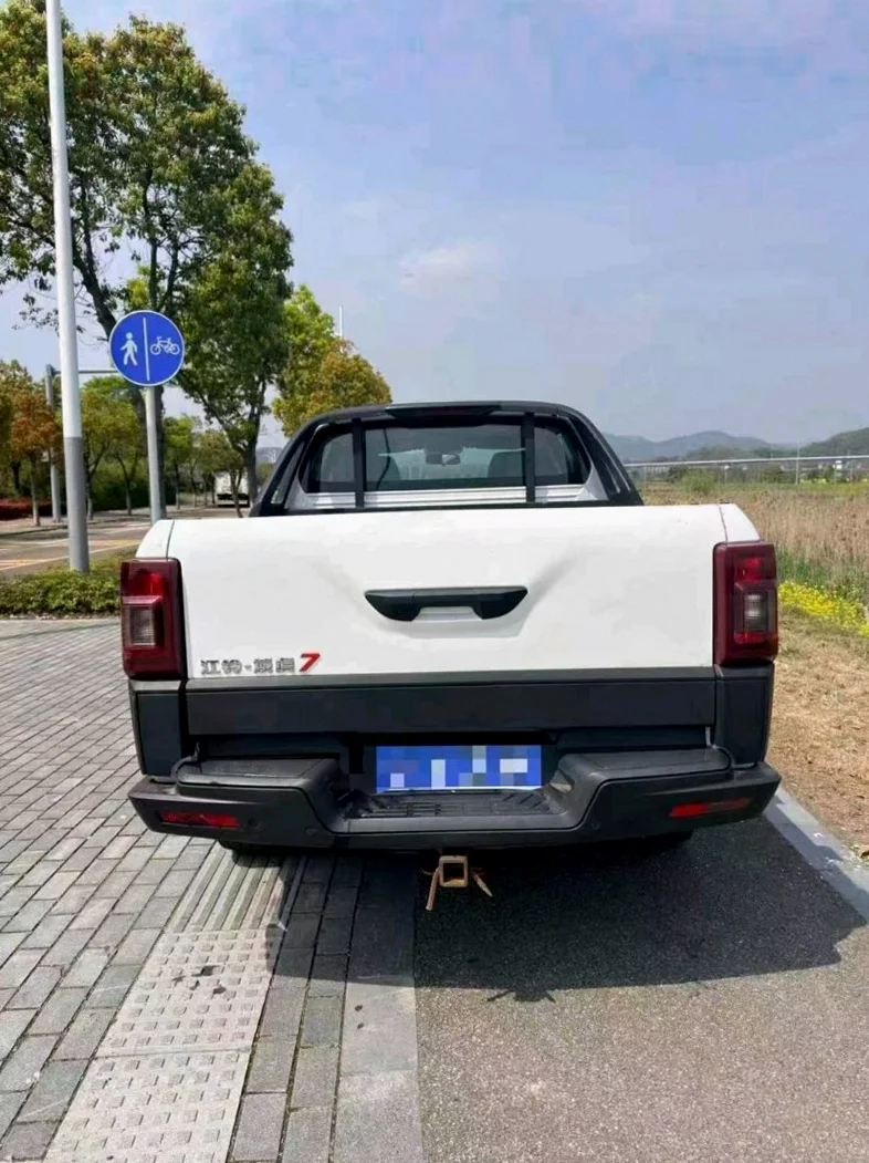 江铃域虎 后面外观二