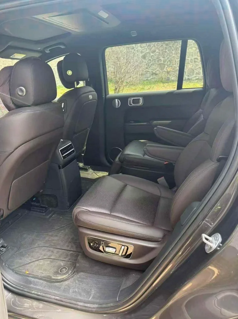 理想L9 后面外观二