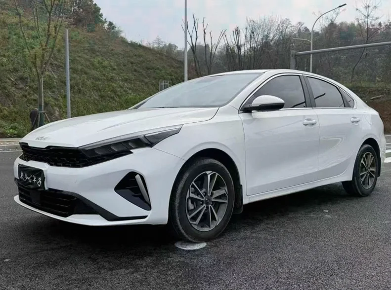 起亚K3 正面外观三