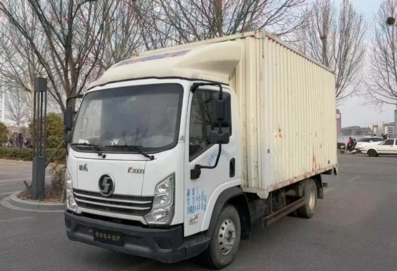 陕汽德龙 正面外观三