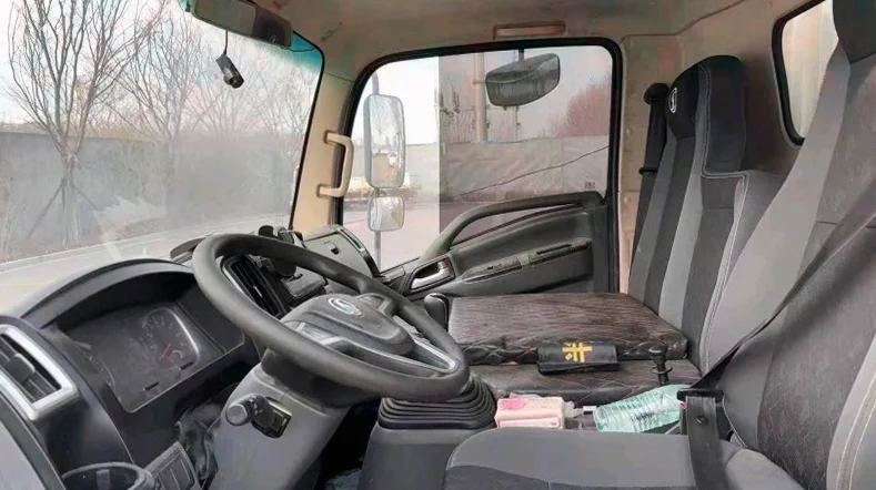 陕汽德龙 内饰前排