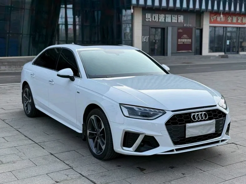 奥迪A4L 后面外观一