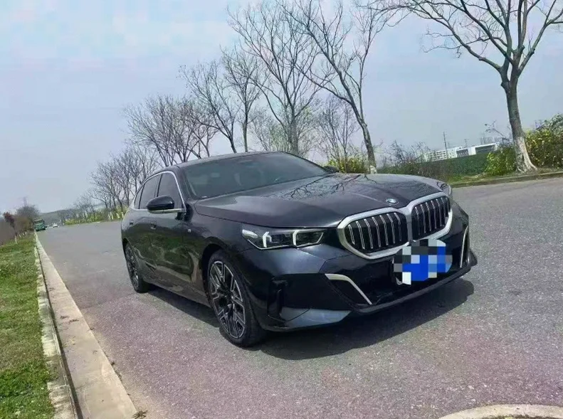 宝马5系 正面外观二