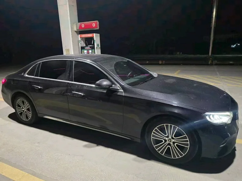 奔驰E 正面外观三