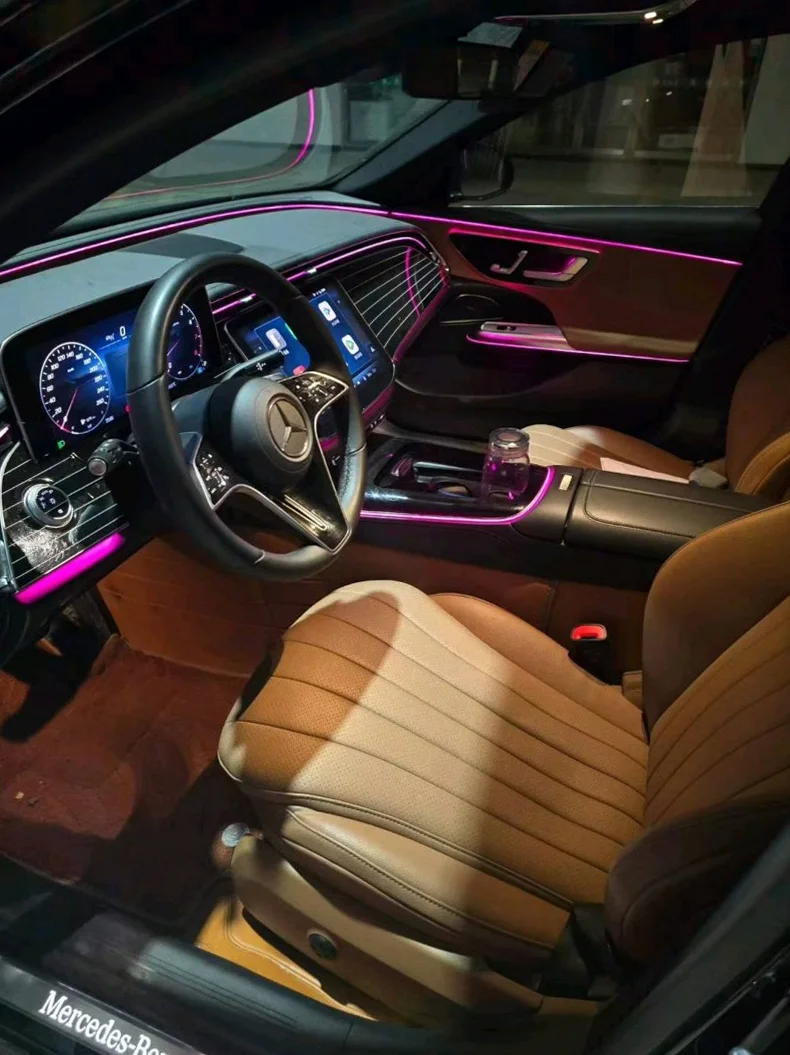 奔驰E 内饰前排