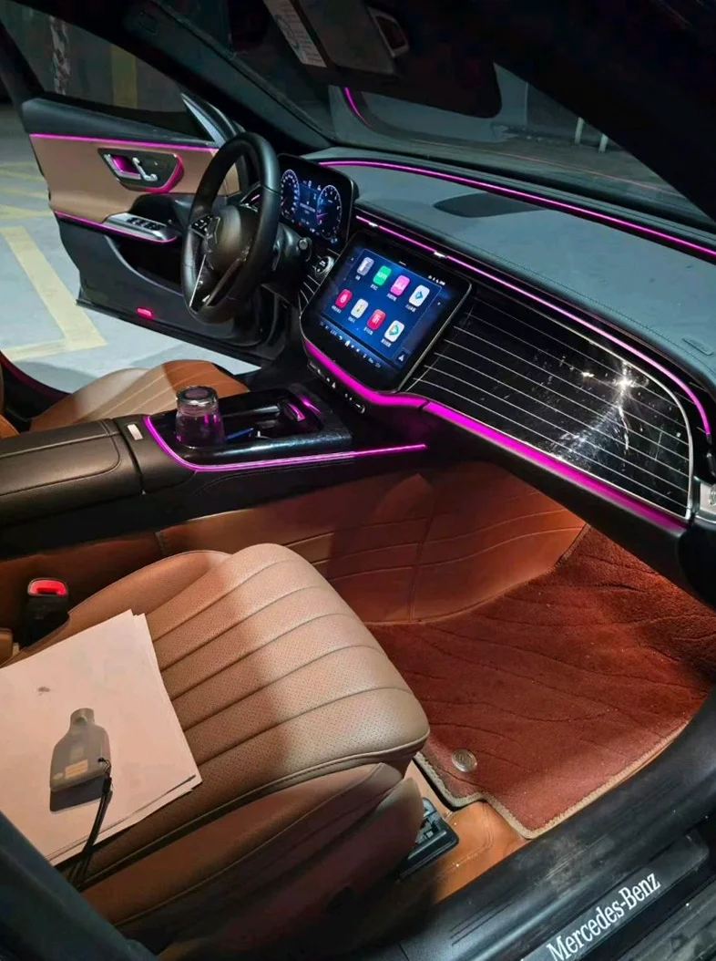 奔驰E 后面外观一