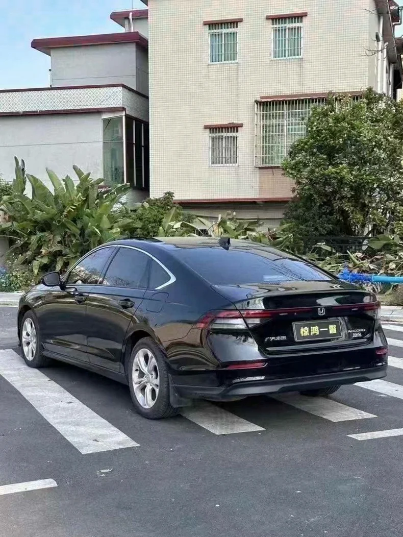 本田雅阁 后面外观一