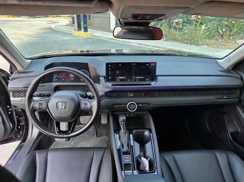 本田雅阁 内饰后排