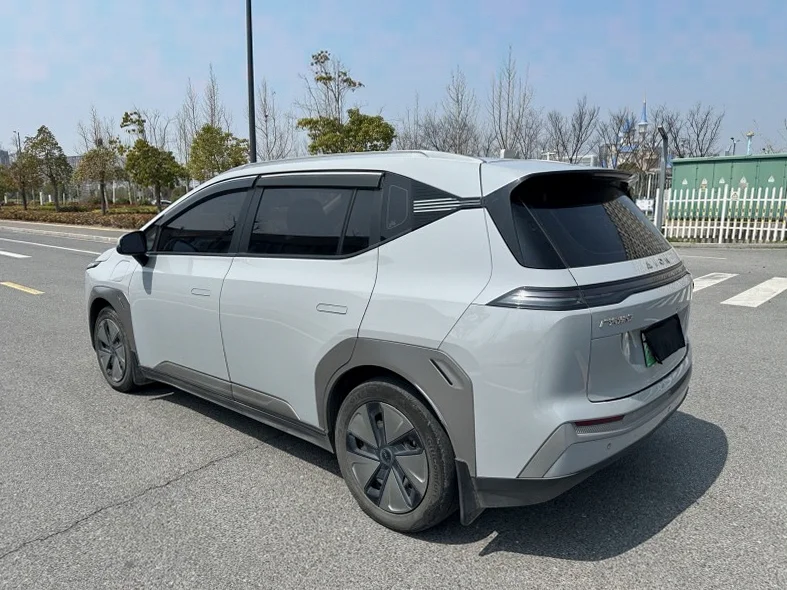 传祺埃安Y 后面外观一