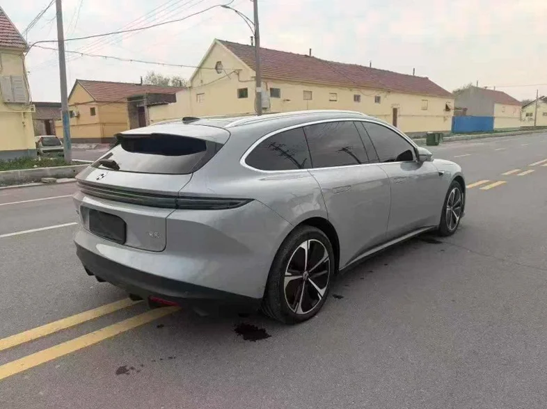 蔚来ET5 后面外观一