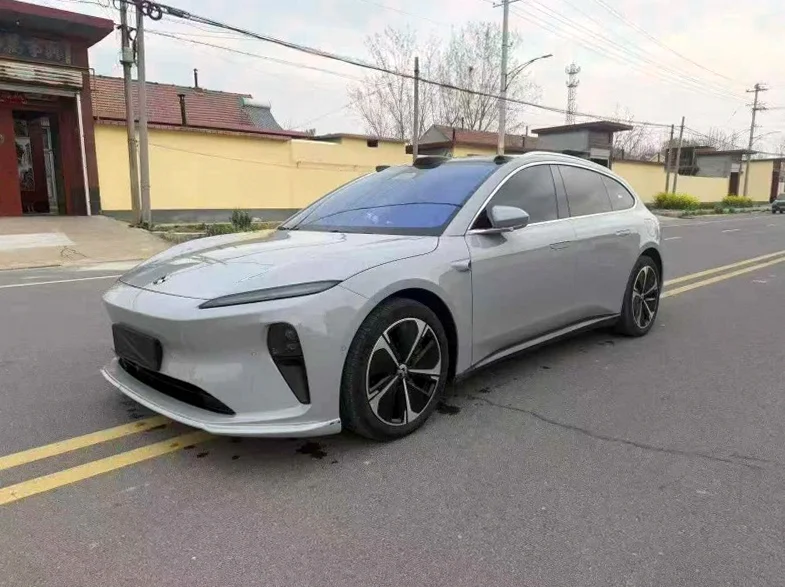 蔚来ET5 正面外观三