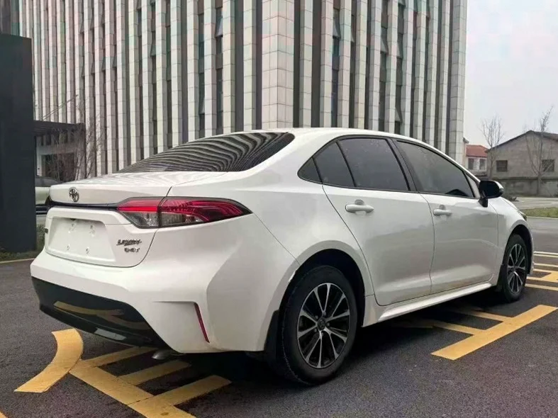 丰田雷凌 驾驶室