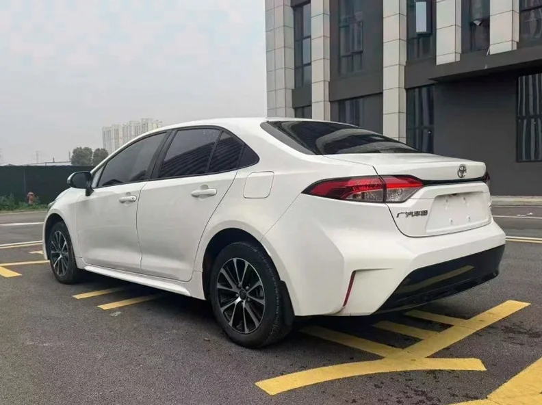 丰田雷凌 内饰前排