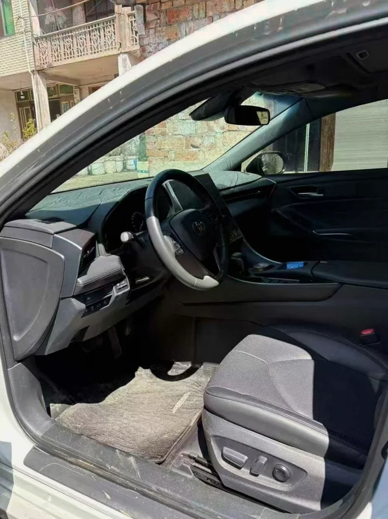 丰田亚洲龙 正面外观三