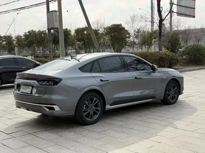 福特蒙迪欧 内饰后排