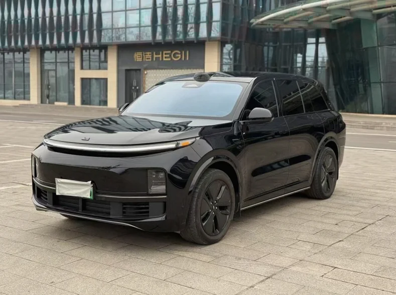 理想L8 正面外观二