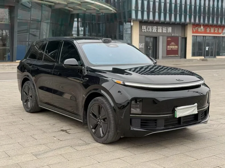 理想L8 正面外观三