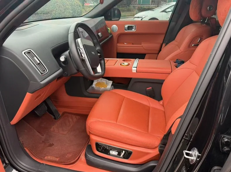 理想L8 后面外观三