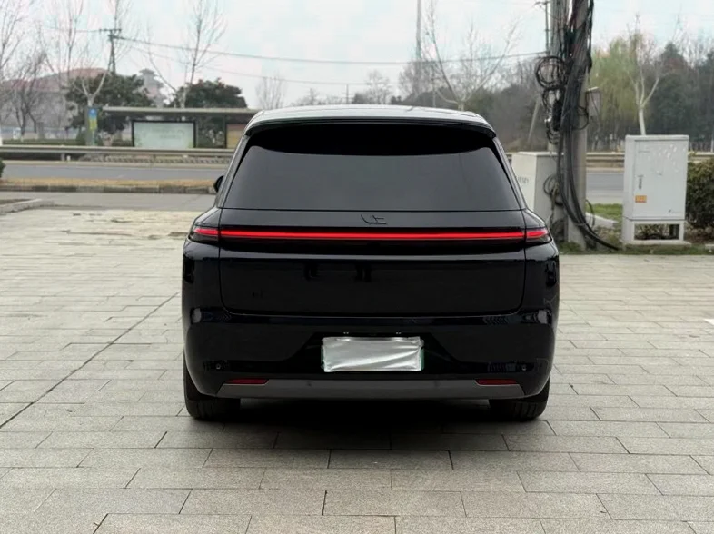 理想L8 内饰后排