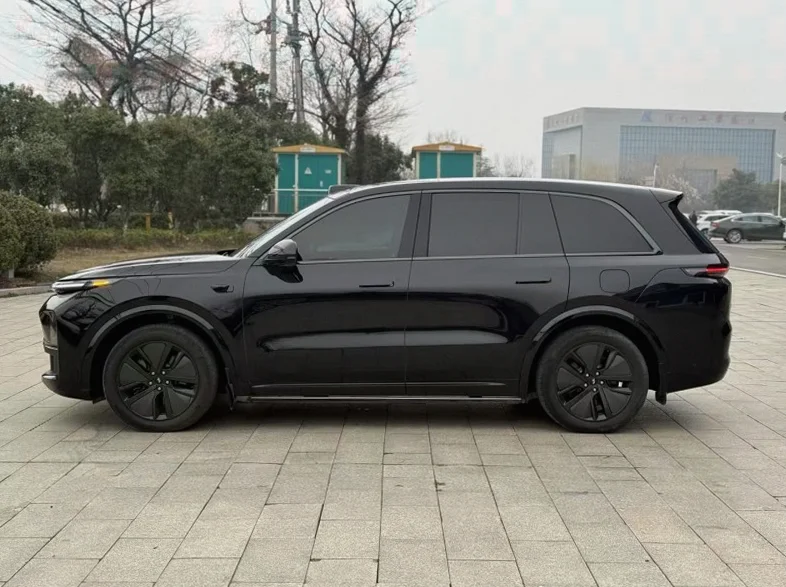 理想L8 后面外观一