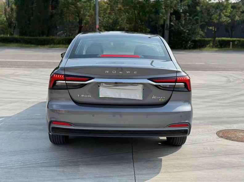 荣威i6 内饰后排