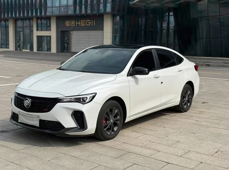 别克威朗 正面外观二