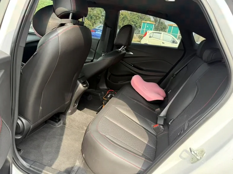 别克威朗 后面外观三