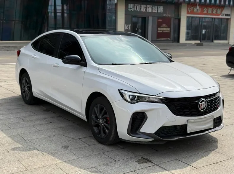 别克威朗 后面外观一