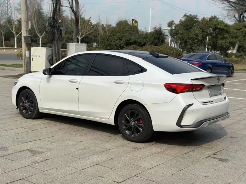 别克威朗 后面外观二