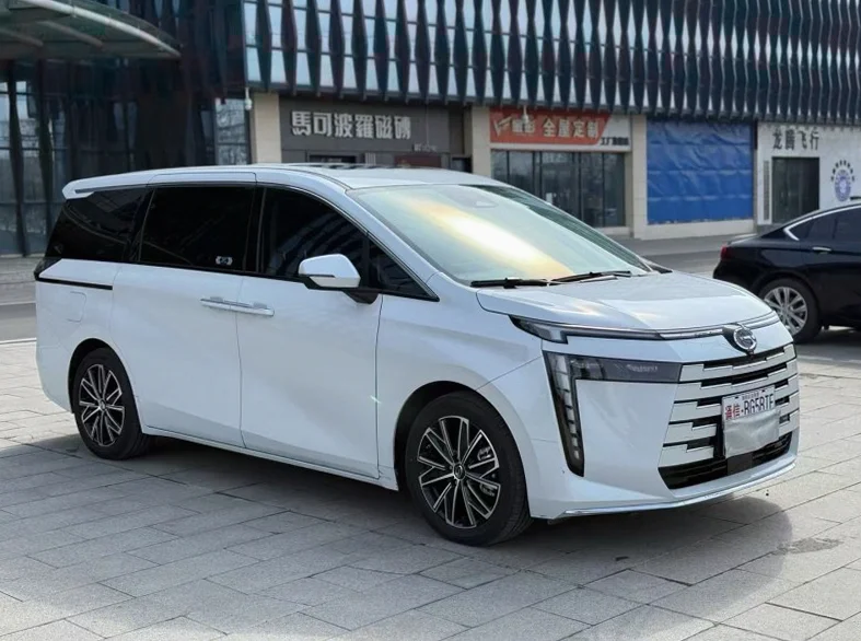 传祺E8 正面外观三