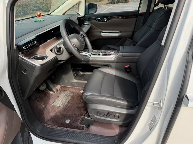 传祺E8 正面外观二